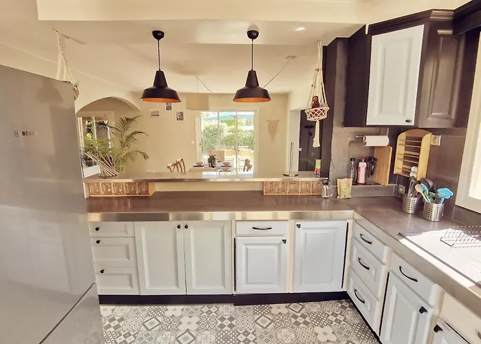 Family In 4 Bedrooms * 昂蒂布