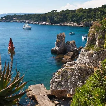 Family In 4 Bedrooms * Antibes